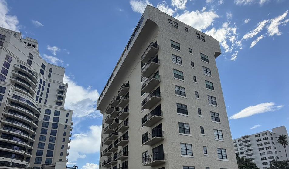 Bayshore Royal high-rise after exterior repaint, Bayshore Boulevard Tampa